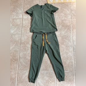 Olive Green Figs Scrubs Medium Zamora and Catarina